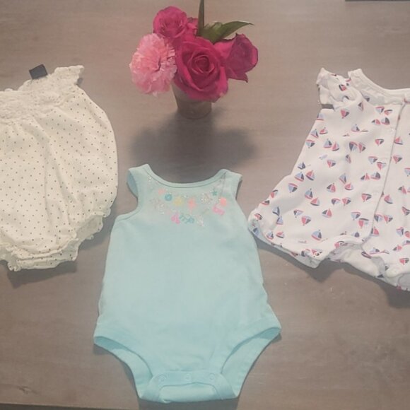 Lot of 3 : Baby One Piece Sets, Blue, White, Cream - Picture 1 of 6